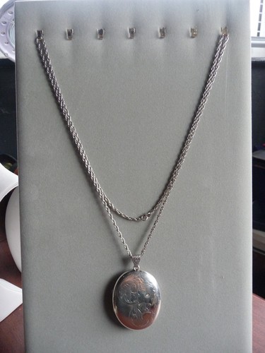 Attractive large locket - large, &